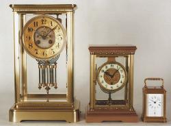 Mantel clocks in three sizes.
